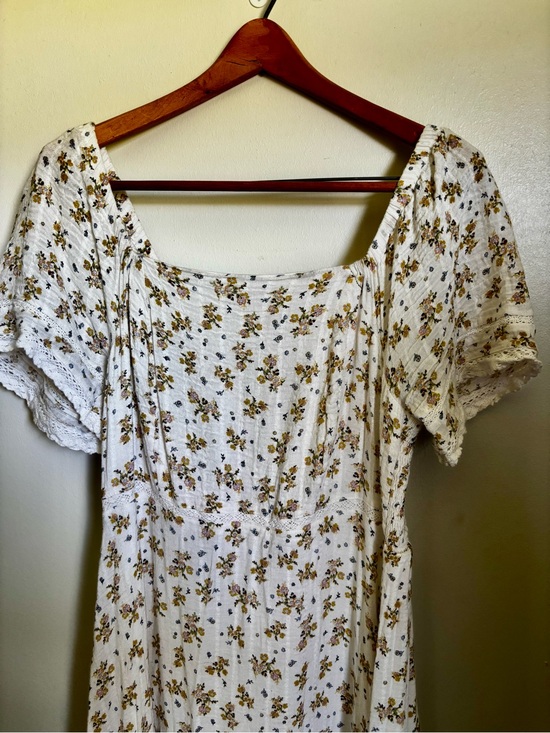 Cotton & Rye Dresses & Skirts - Women’s White Floral Midi Dress with Puff Sleeves